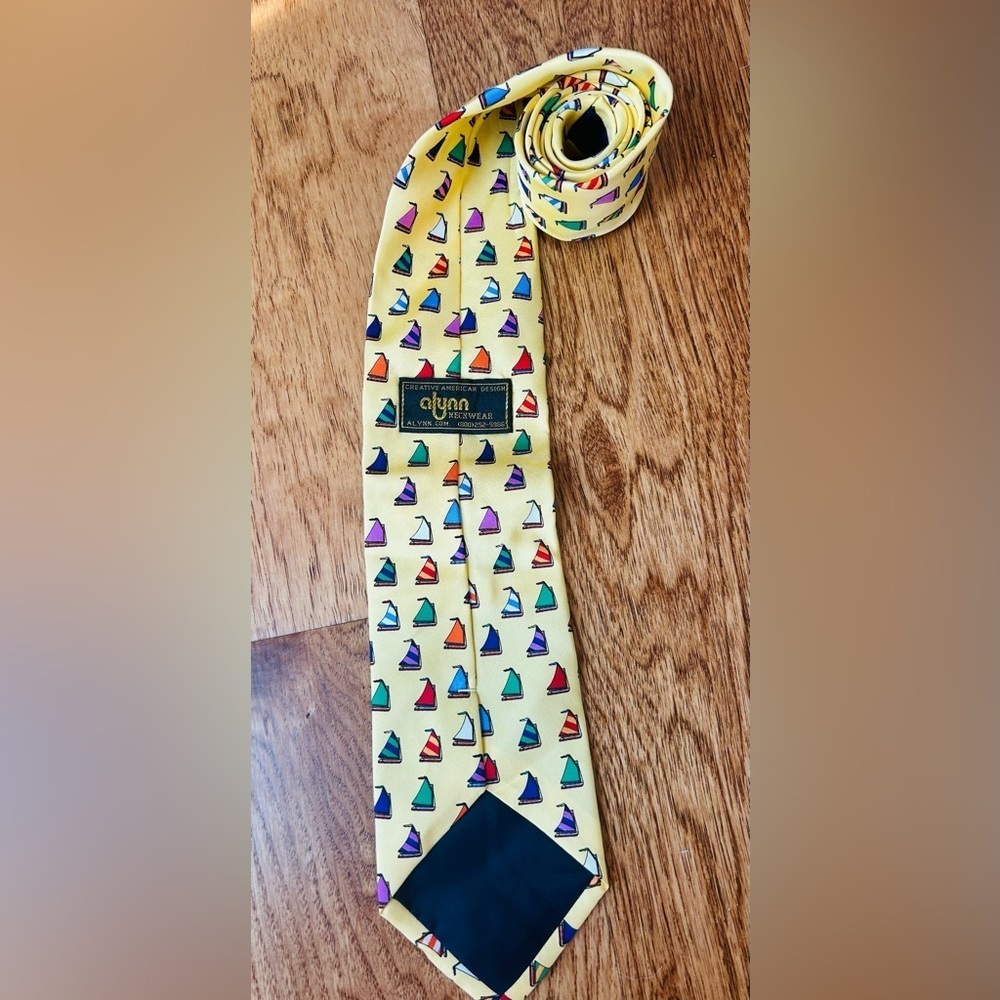 Alynn silk Yellow Sailboat Pattern Tie